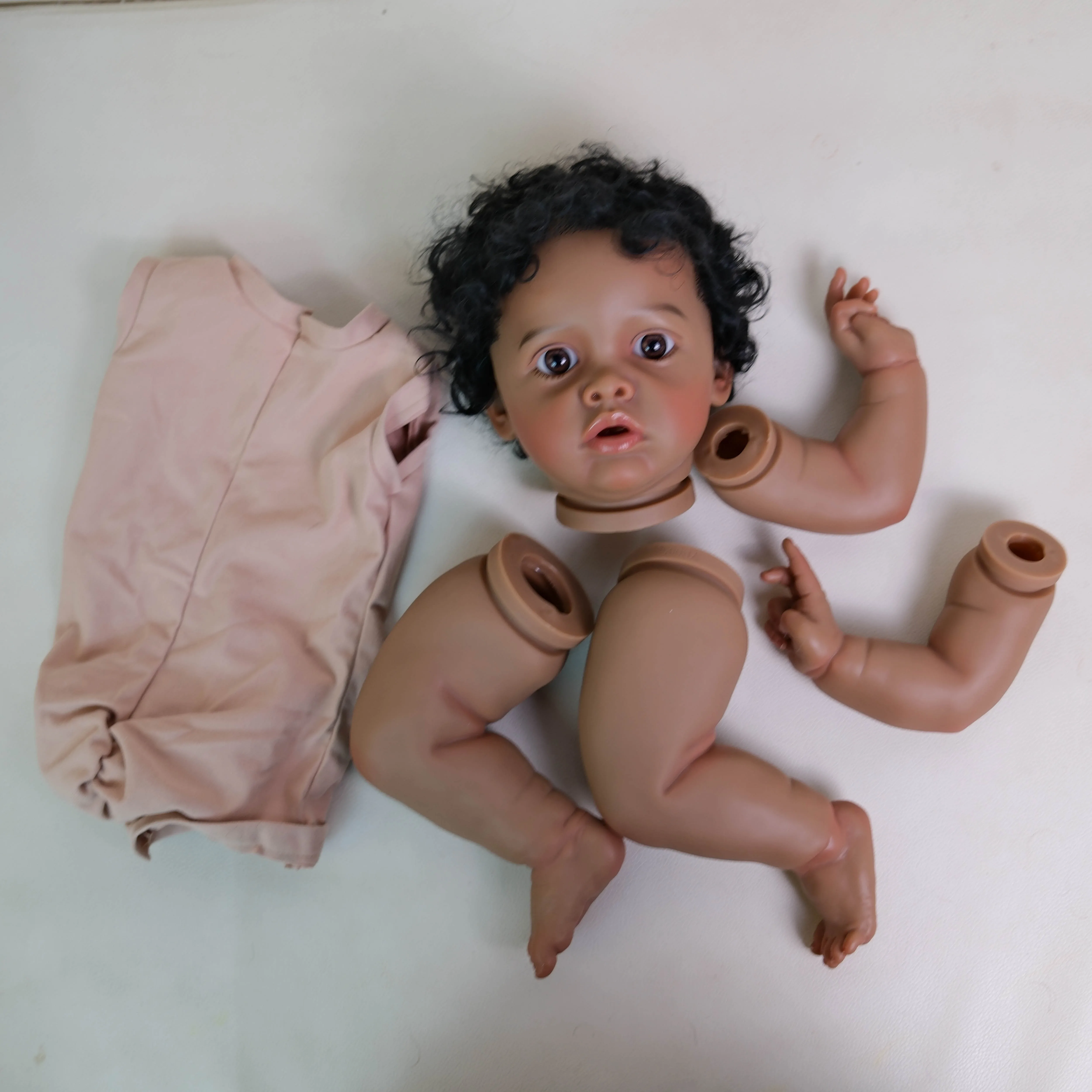 Muñeca Reborn NPK Benjamin piel oscura pelo rizado implantado a mano - imagen 5