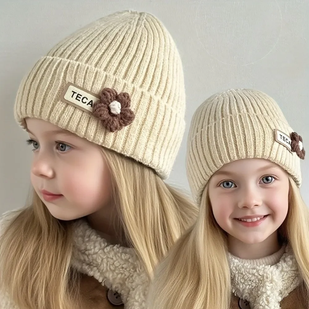 Gorro bebé niña con flores y protección oídos – Invierno cálido - imagen 5