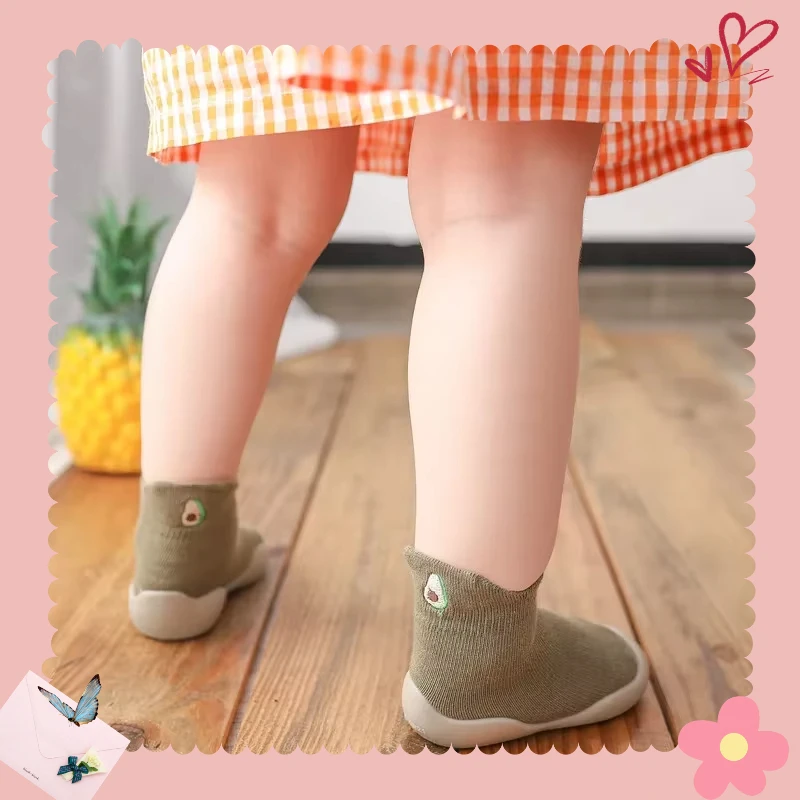 Zapatos de bebé antipatadas y absorbentes de golpes, nuevos zapatos de suela blanda para bebés pequeños, calcetines y zapatos bordados de punto para el suelo del bebé