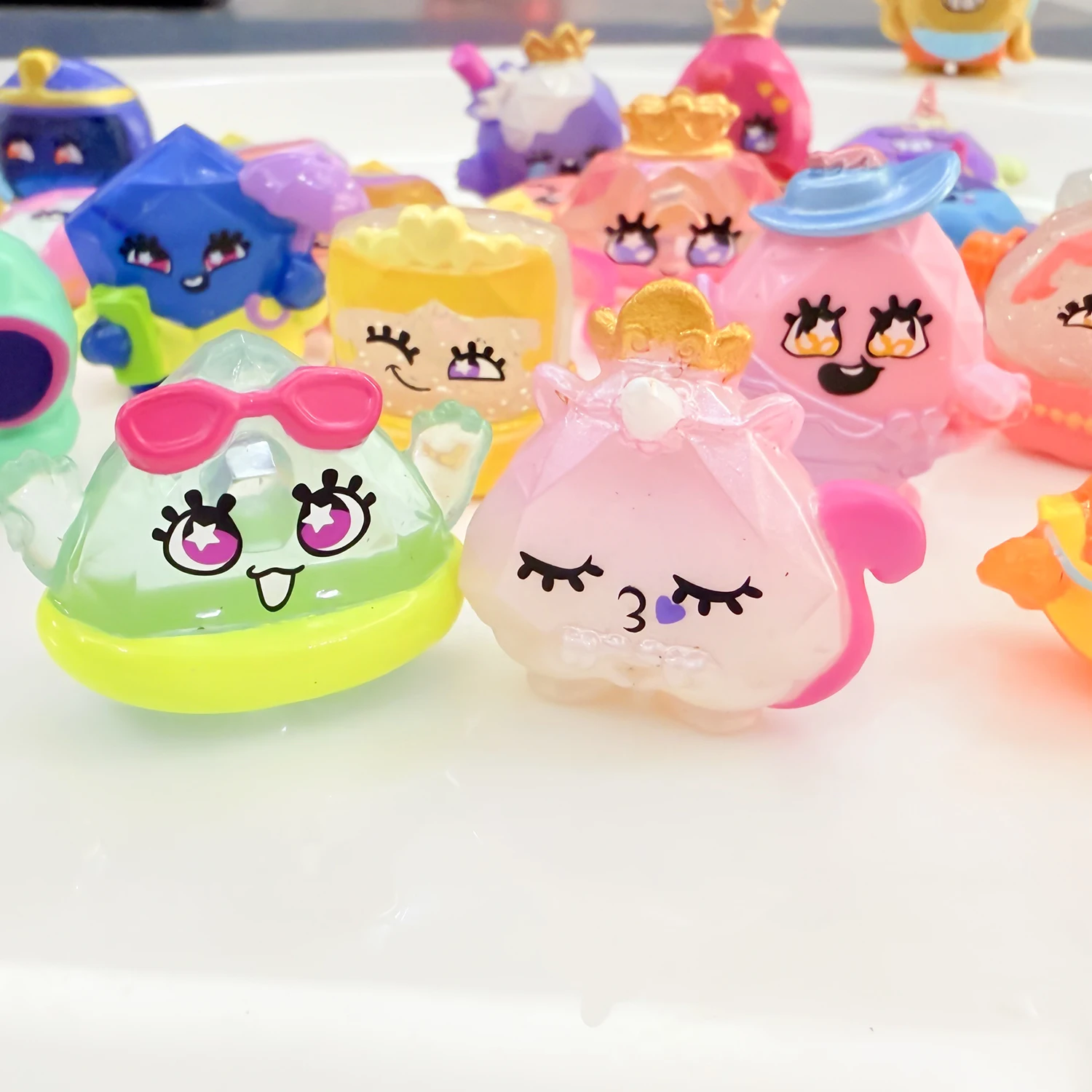 8 unids/lote, figura de Catoon de diamante Pinky aleatoria, monstruo de bestia mágica, figura de Anime bonita, modelo de colección, juguete, regalo de Navidad - imagen 3