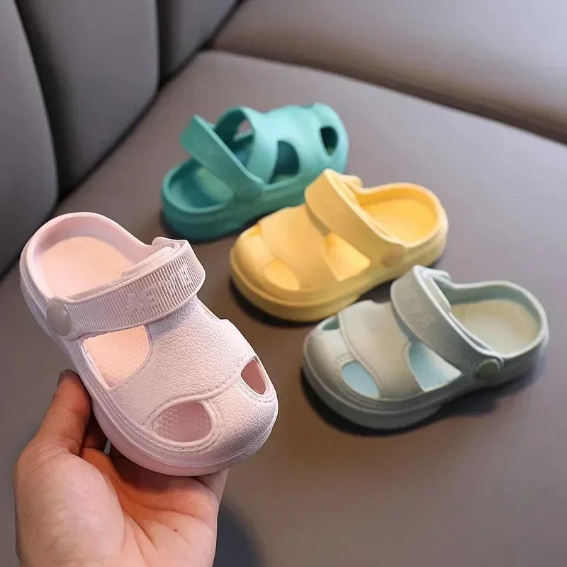 Nuevos zapatos con agujeros de verano para niños, bonitas sandalias de playa antideslizantes para niños y niñas, zapatillas para niños de 1 a 6 años - imagen 2