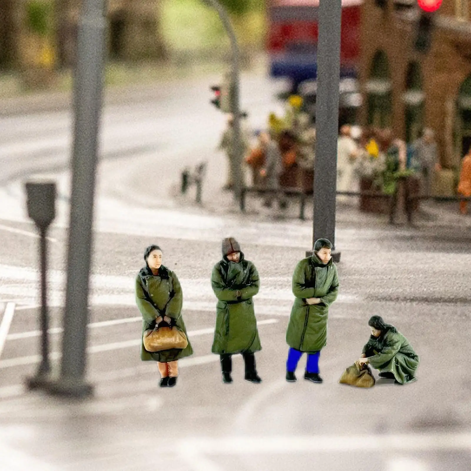 4 Pieces 1:64 Miniature Model Figures People Figurines for Micro Landscapes