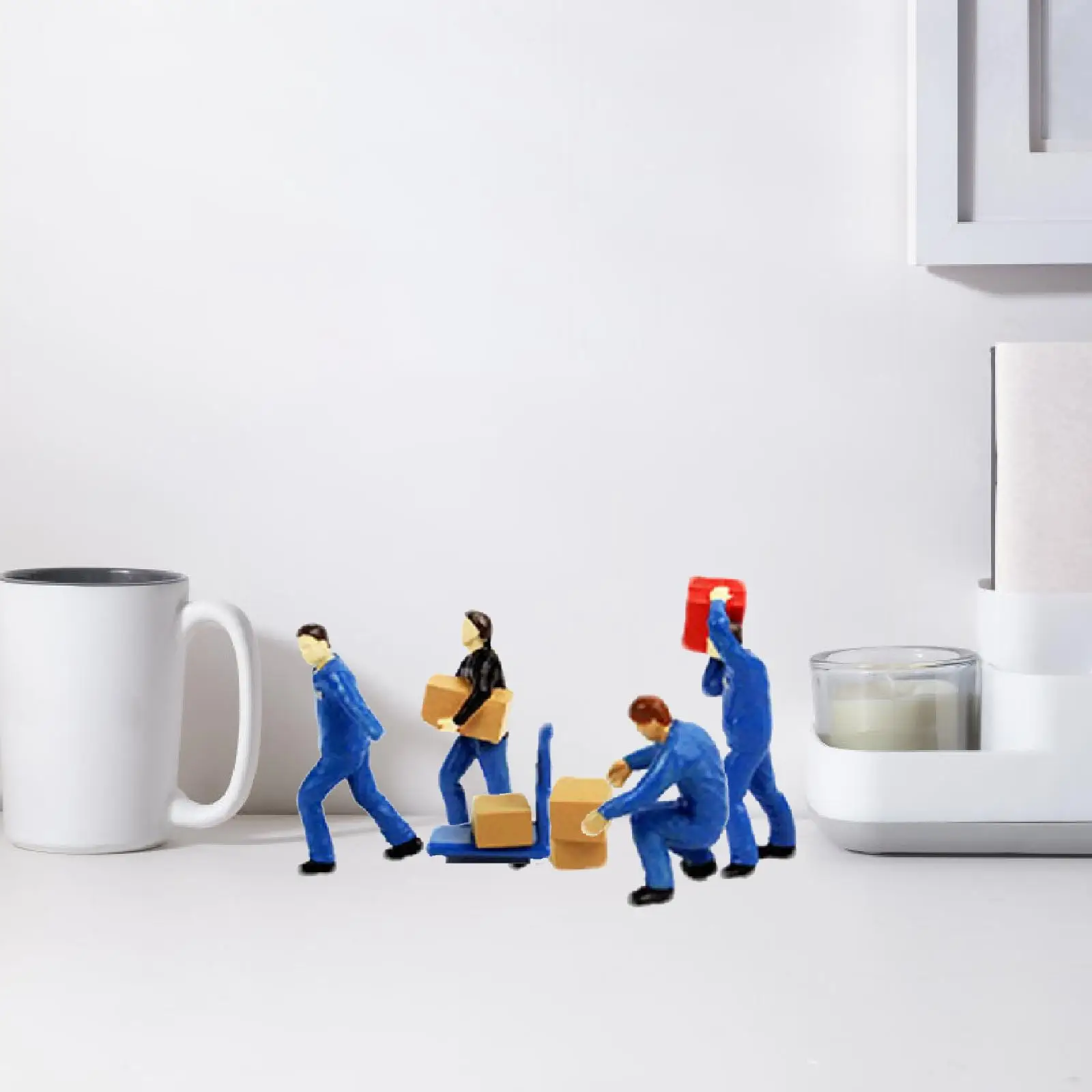 4 Pieces 1/64 Scale Model Layout Decoration Pretend Play Toy Collection Desktop Ornament Resin Figurines Tiny People Model