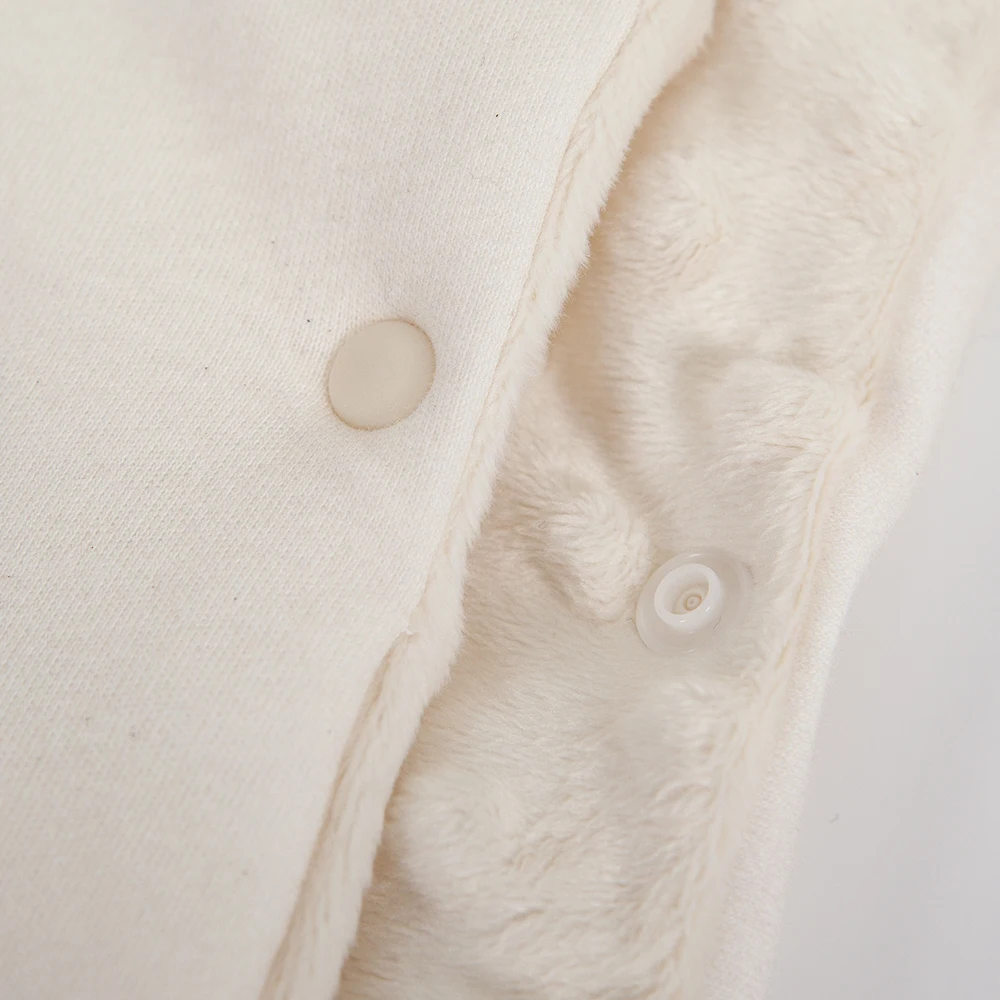 Manta Recién Nacido Capucha Antiviento 90×90 para Hospital – Beige Estampado - imagen 5