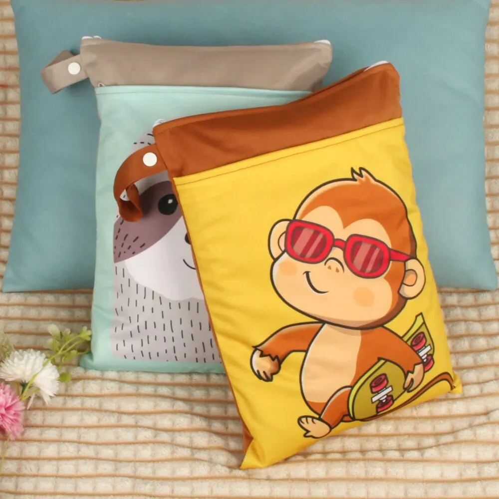 Bolsa de pañales lavable y reutilizable con dos cremalleras, impermeable, con estampado de búho perezoso y mono, 25cm x 35cm - imagen 4