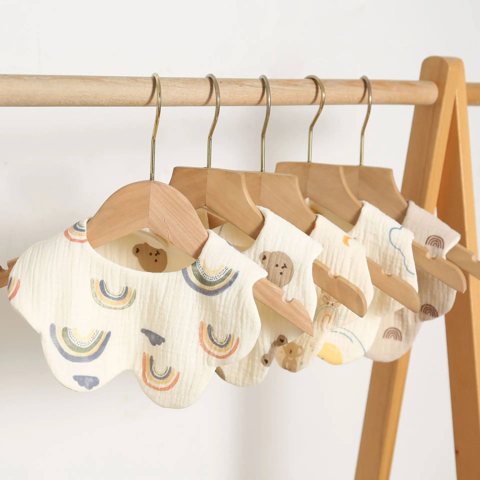 Babero de algodón para alimentación de bebé, toalla de Saliva con estampado de pétalos suaves, paño para eructar, nuevo estilo coreano, Verano