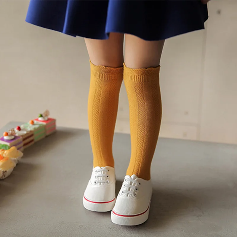 Primavera otoño niñas algodón hasta la rodilla calcetines largos para niños pequeños Kawaii Color caramelo volantes encaje medias con volantes - imagen 2
