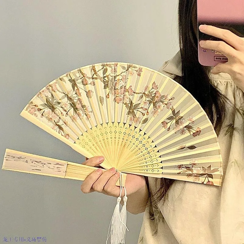 Abanico plegable hecho a mano Guochao: estilo de tinta china, superventas portátil, se adapta a Hanfu/Qipao/baile, artesanía de bambú antigua. - imagen 3