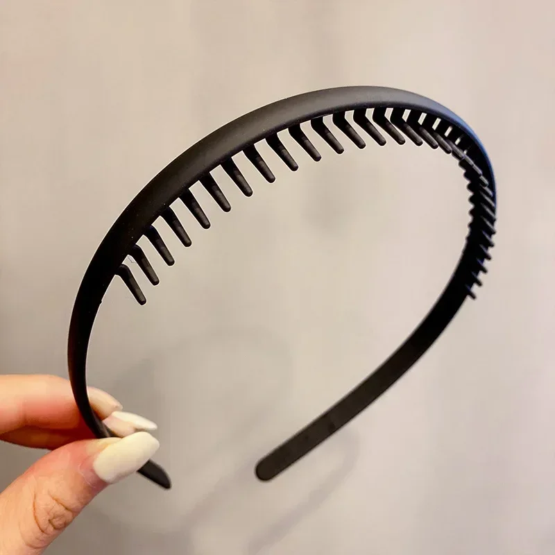 black hair comb