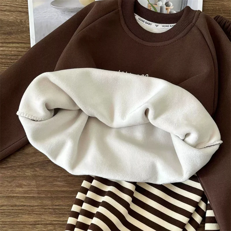 Conjunto acolchado infantil con jersey de lana a rayas - imagen 2