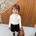 하얀색