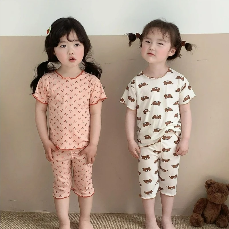 Conjunto de pijama infantil dulce floral de seda de hielo, dos piezas de manga corta de verano, fresco, agradable para la piel y transpirable para niñas