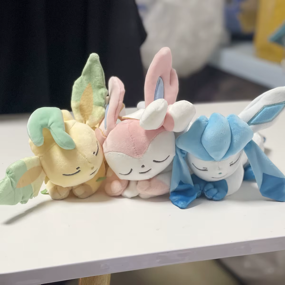 Peluches Pokémon Vaporeon & Sprigatito – Suaves para niños! - imagen 5