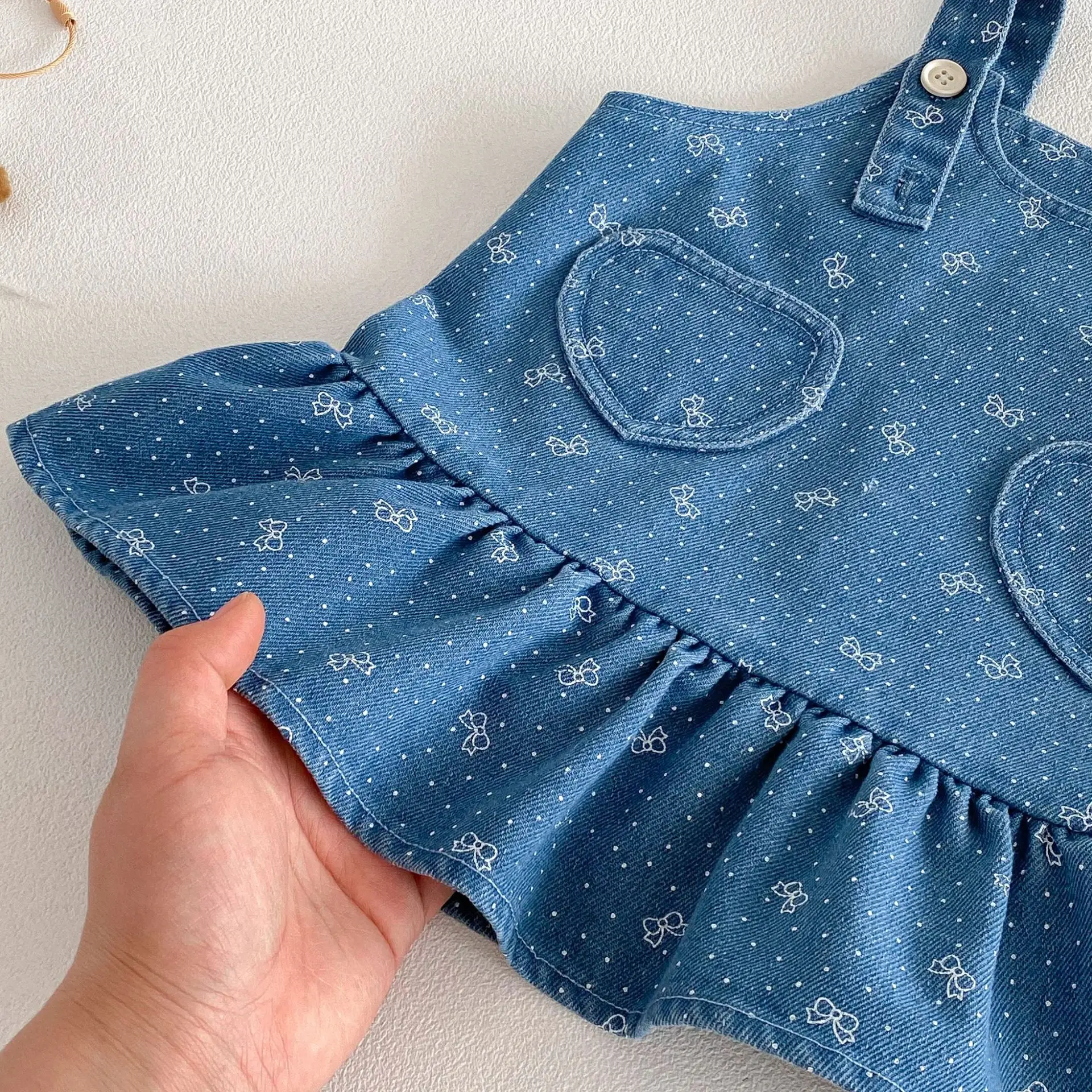 2026 primavera nuevo vestido para niñas lleno de vestido vaquero con estampado de lazo vestido con tirantes y volantes para niñas - imagen 4