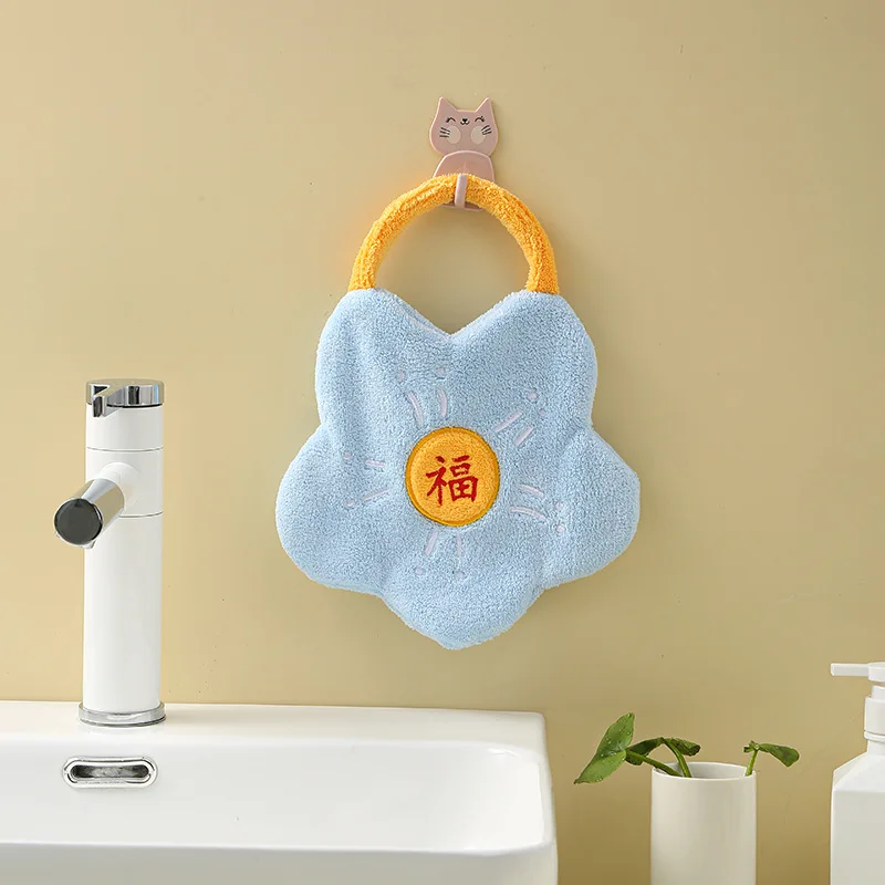 Toalla infantil colgante de verduras de dibujos animados: forro polar de coral grueso GSM alto, súper absorbente y de secado rápido, ideal para el baño del bebé. - imagen 3