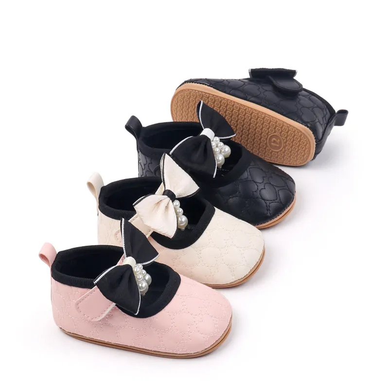 Zapatos antideslizantes de cuna con corazón para primeros pasos niña