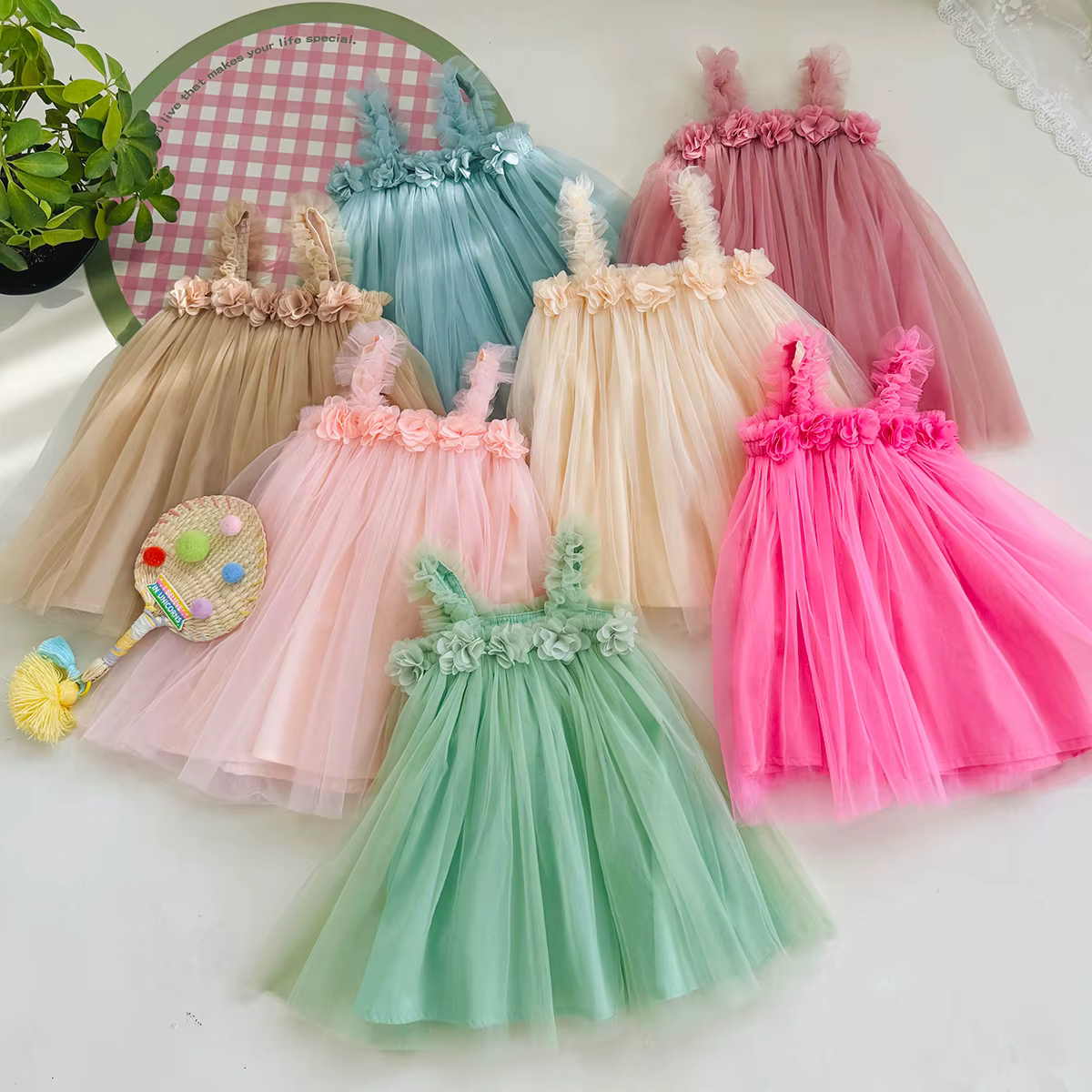 Milancel vestido de niña sin mangas con flores en relieve - imagen 3