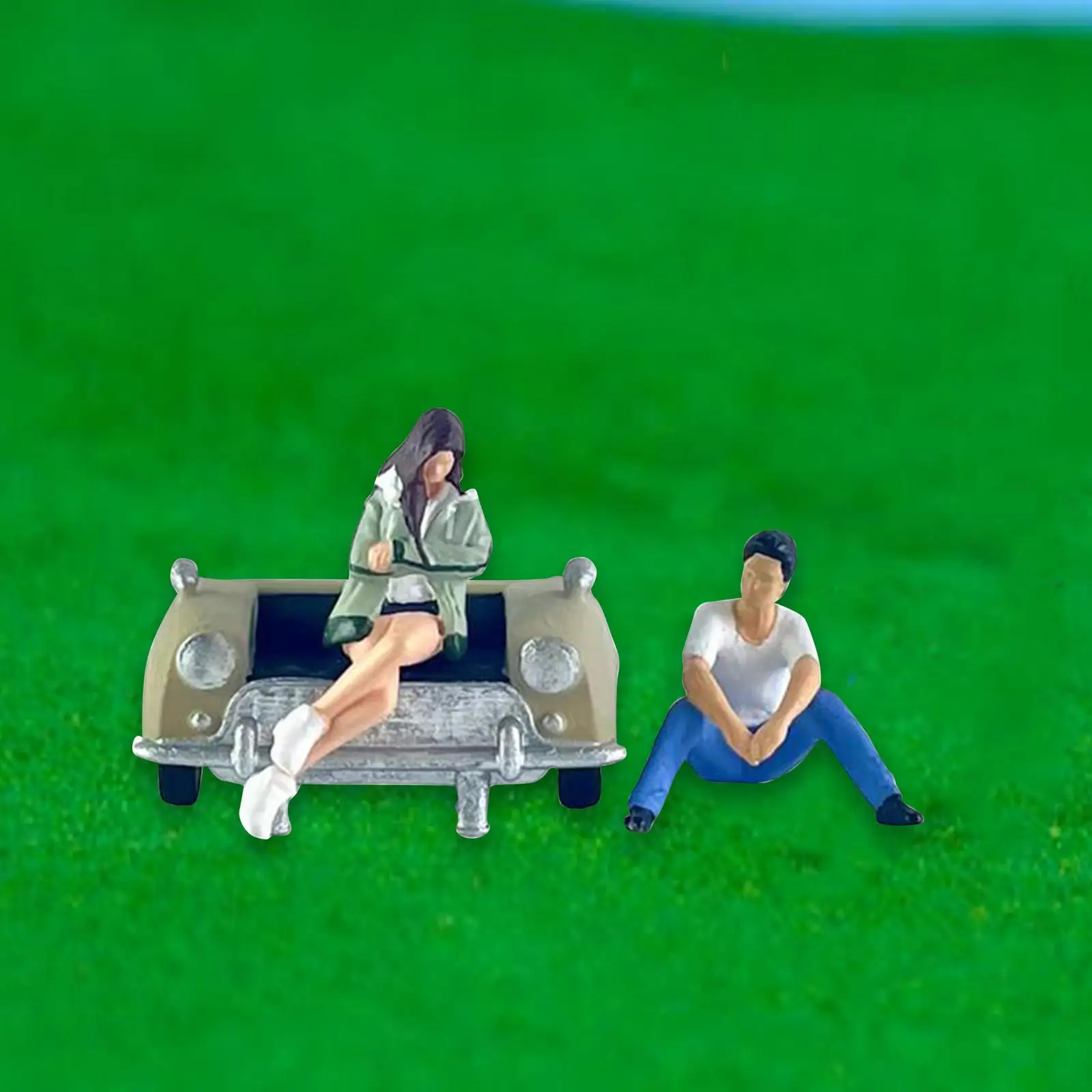 2 Pieces 1:64 Camping Boys Girls Model Train Park Street People Figures Tiny People Model for Dollhouse Miniature Scene Ornament