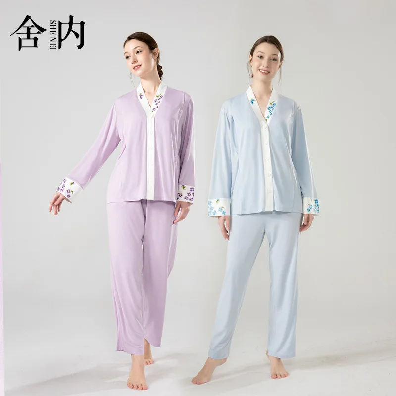 Pijama de lactancia premamá – cómodo y práctico para posparto