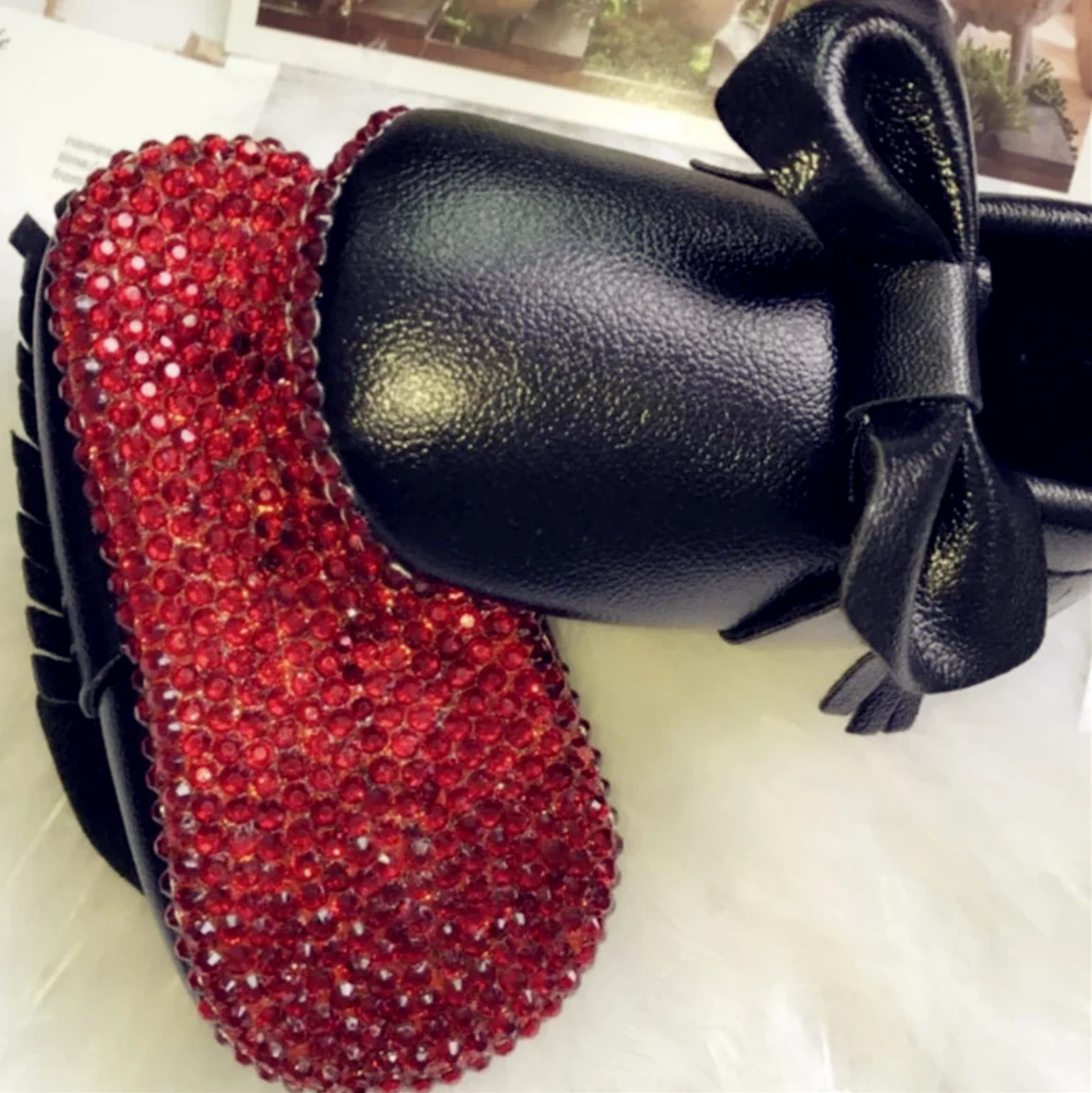 Zapatos de vestir de Ballet para niñas pequeñas, mocasines brillantes con suela de cristal rojo, con diamantes de imitación personalizados, de cuero