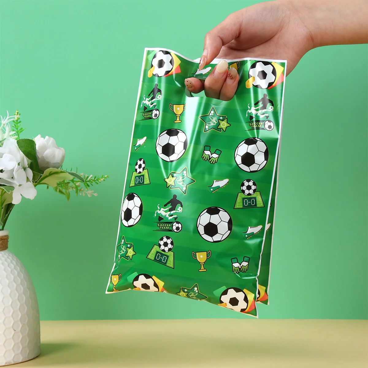 Bolsas de dulces de fútbol para niños, bolso de embalaje de regalo de fútbol, decoración de fiesta de cumpleaños, suministros para fiesta de feliz cumpleaños, 10/25/50 Uds. - imagen 4