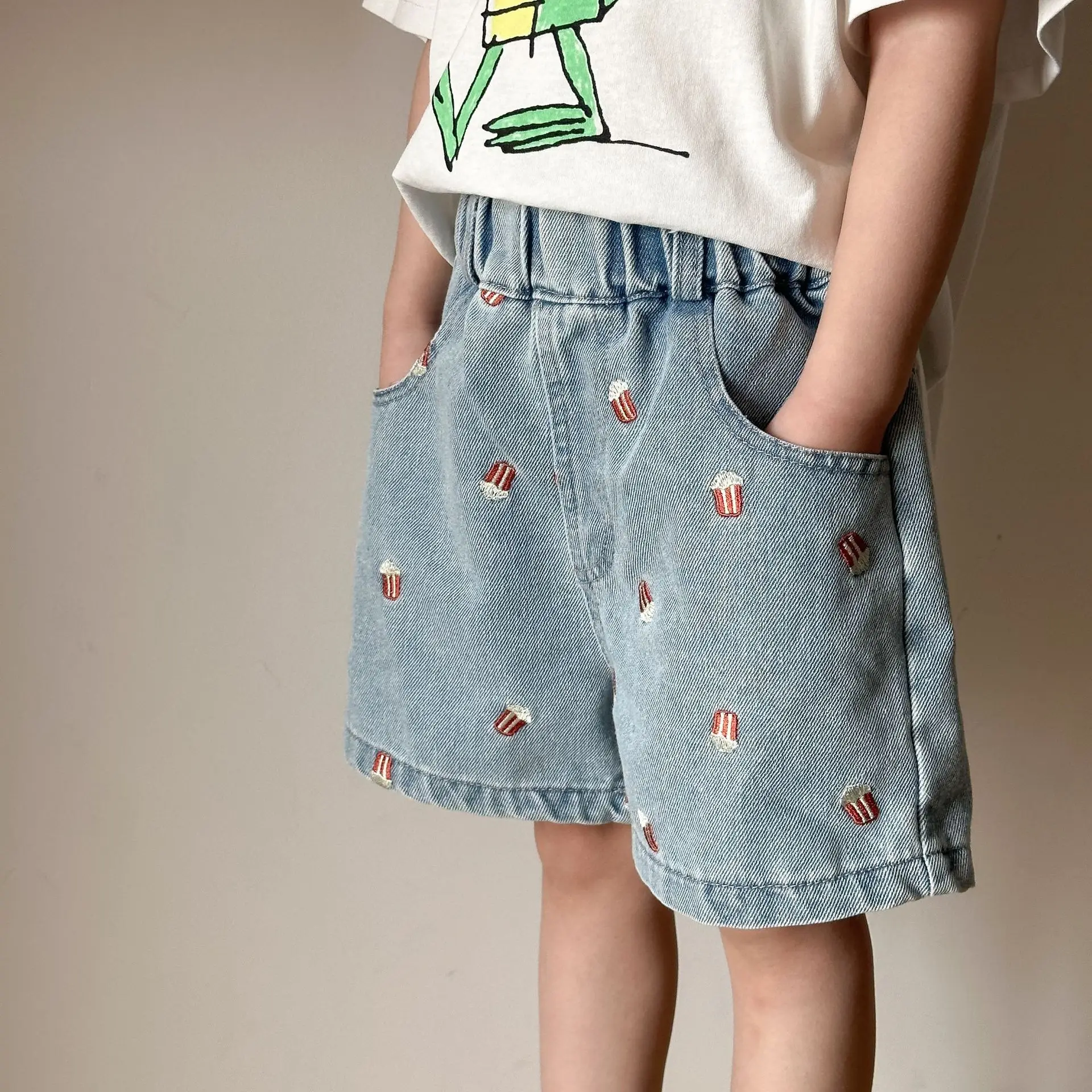 Pantalones cortos de mezclilla para niños y niñas, pantalones cortos informales hasta la rodilla con cintura elástica y bordado de palomitas de maíz, verano 2025 - imagen 4