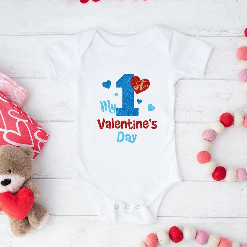 Mi primer mamelucos del Día de San Valentín recién nacido bebé niña 1er mono de San Valentín lindo primer mamelucos del Día de San Valentín trajes - imagen 3