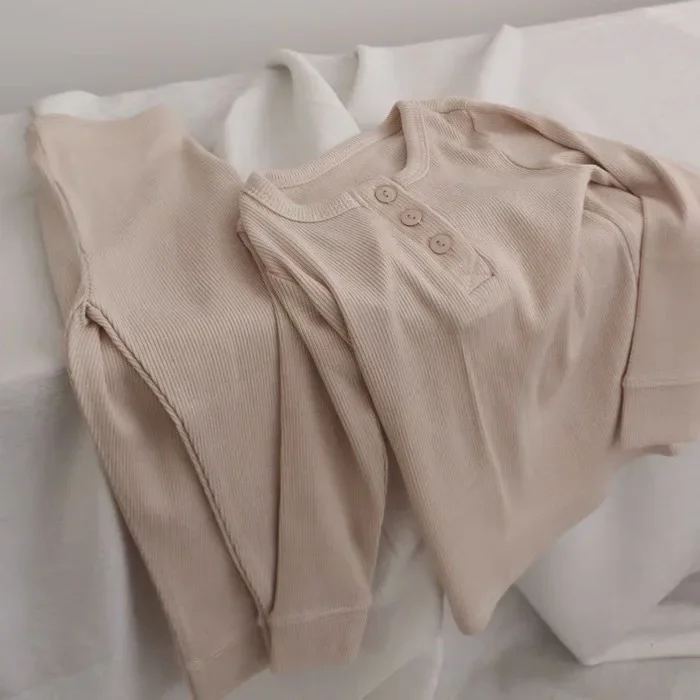 Pijama bebé punto acanalado suave con cuello de botón - imagen 2
