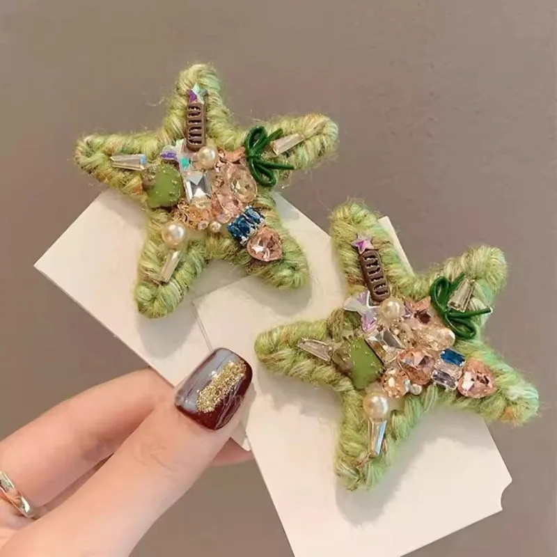 Pinzas para el cabello con forma de estrella de dopamina para niña: detalles de felpa y diamantes de imitación, pinzas de pico de pato para flequillo/pelo de bandeja, lindos clips laterales versátiles.