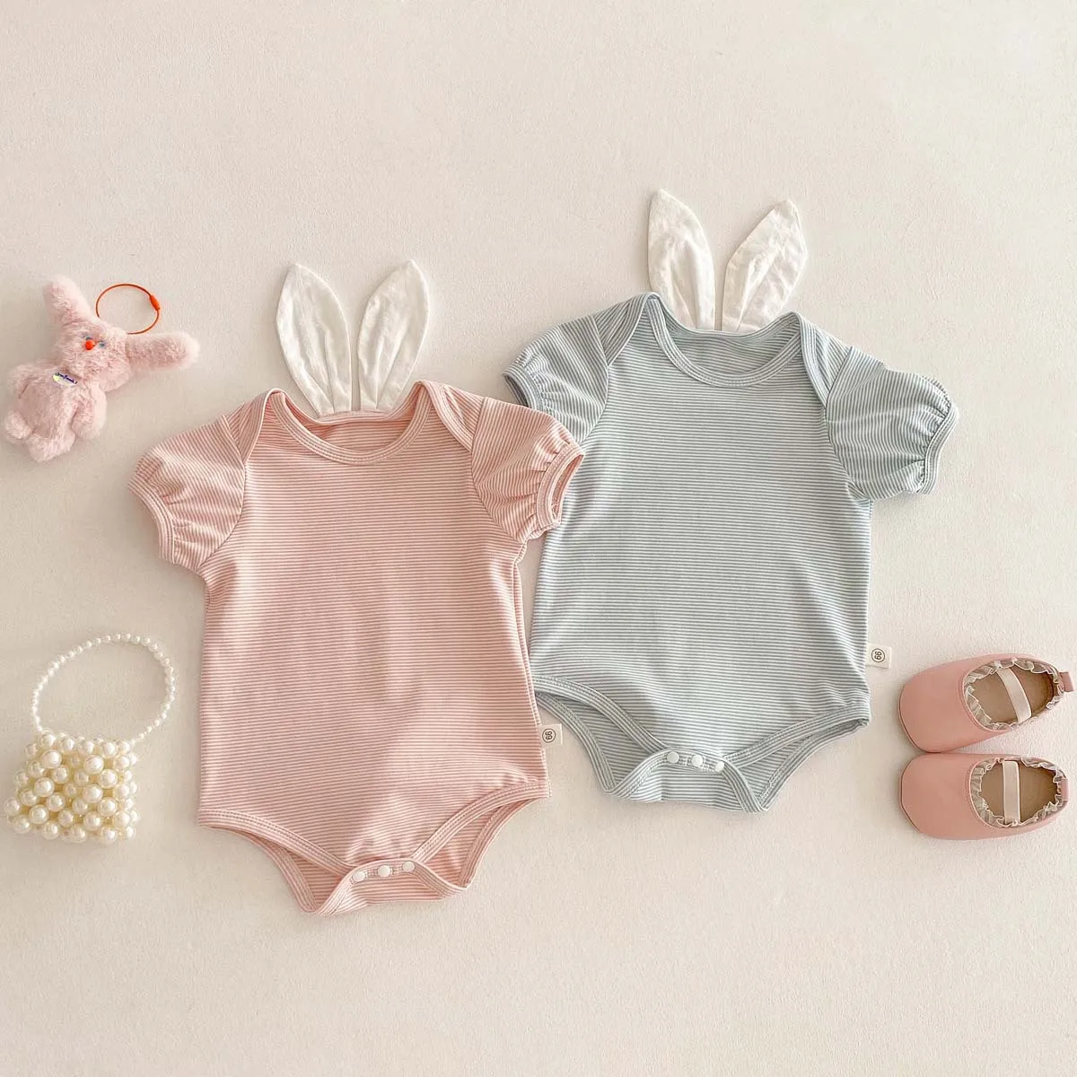 Pelele fino de verano para niños y niñas, mono de manga corta a rayas con bonito conejo para recién nacido, mono triangular para bebé de 1-3-6-9M
