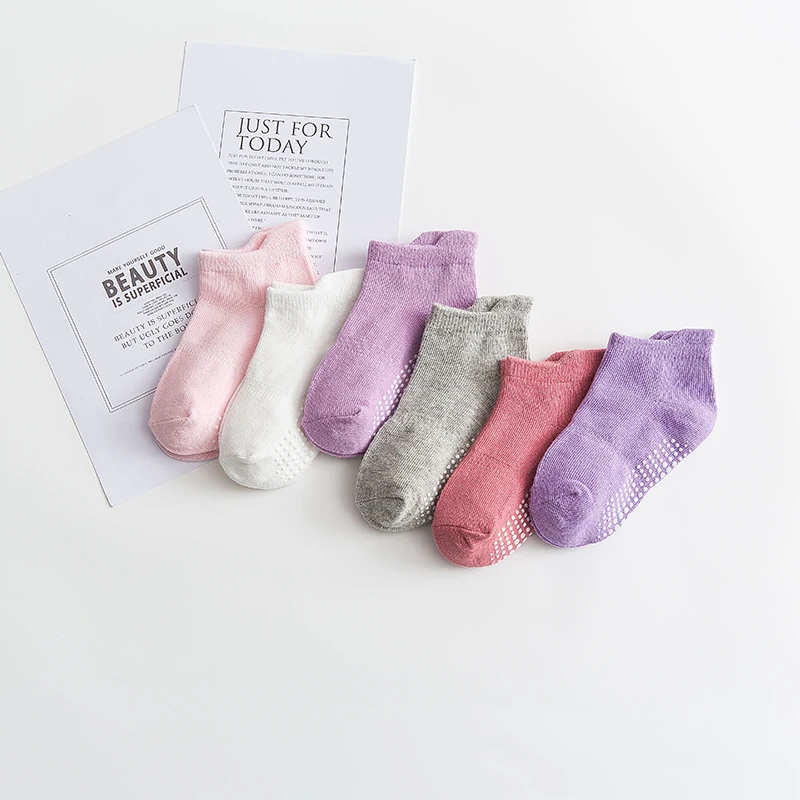 6 pares de calcetines náuticos antideslizantes para niños y niñas, calcetines 80% algodón de corte bajo para niños con empuñaduras de goma para las cuatro estaciones de 0 a 6 años - imagen 5