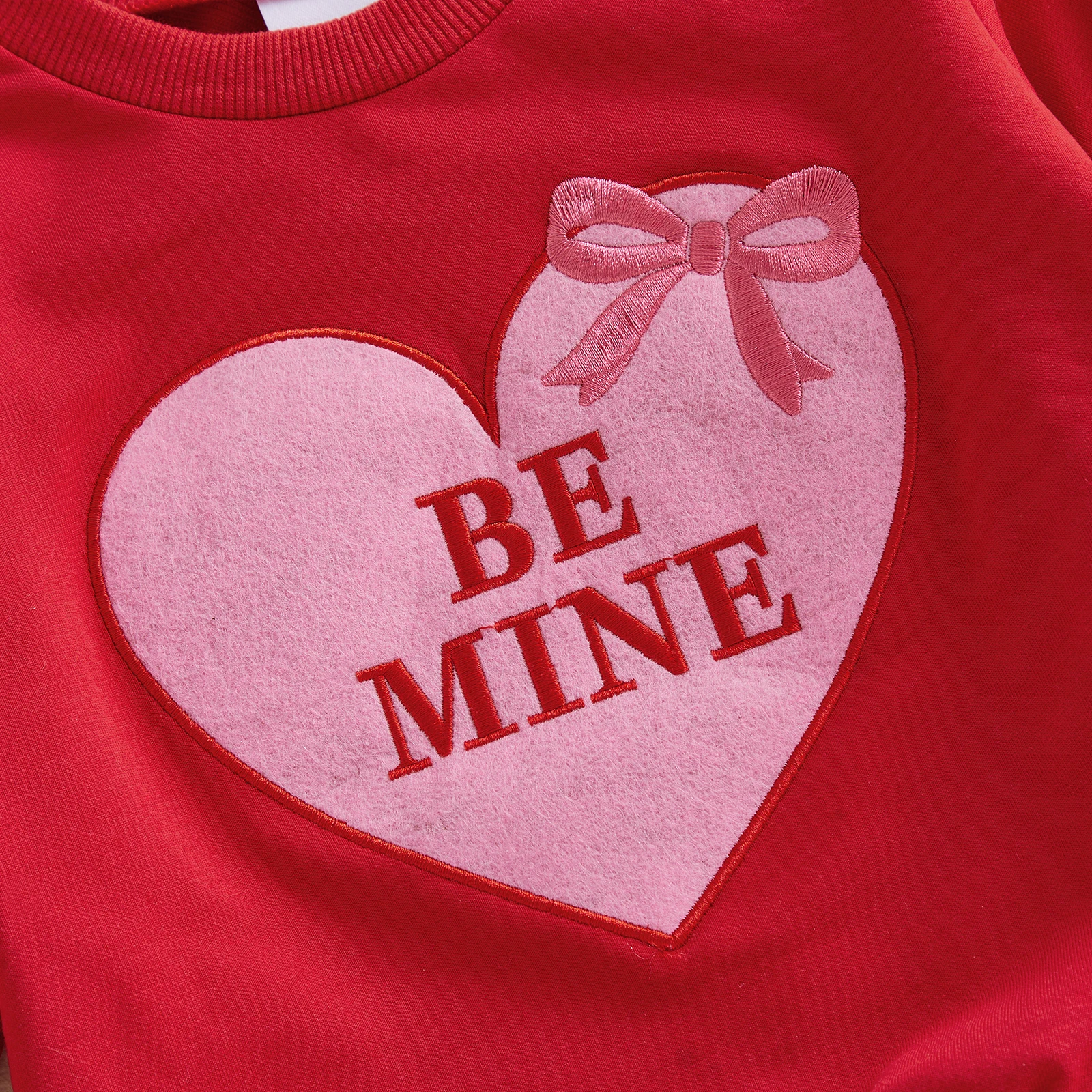 Conjunto San Valentín niña con corazón bordado, manga larga y pantalón - imagen 2