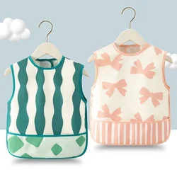 Babero impermeable de EVA ajustable con bolsillo para bebés
