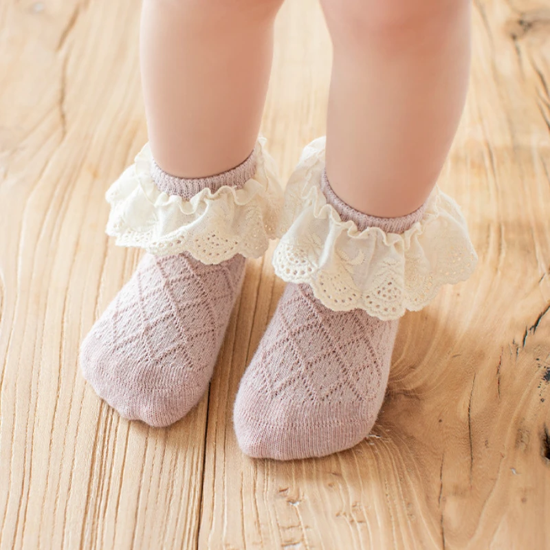 Calcetines bebe con volantes de algodon suave - color solido - imagen 2