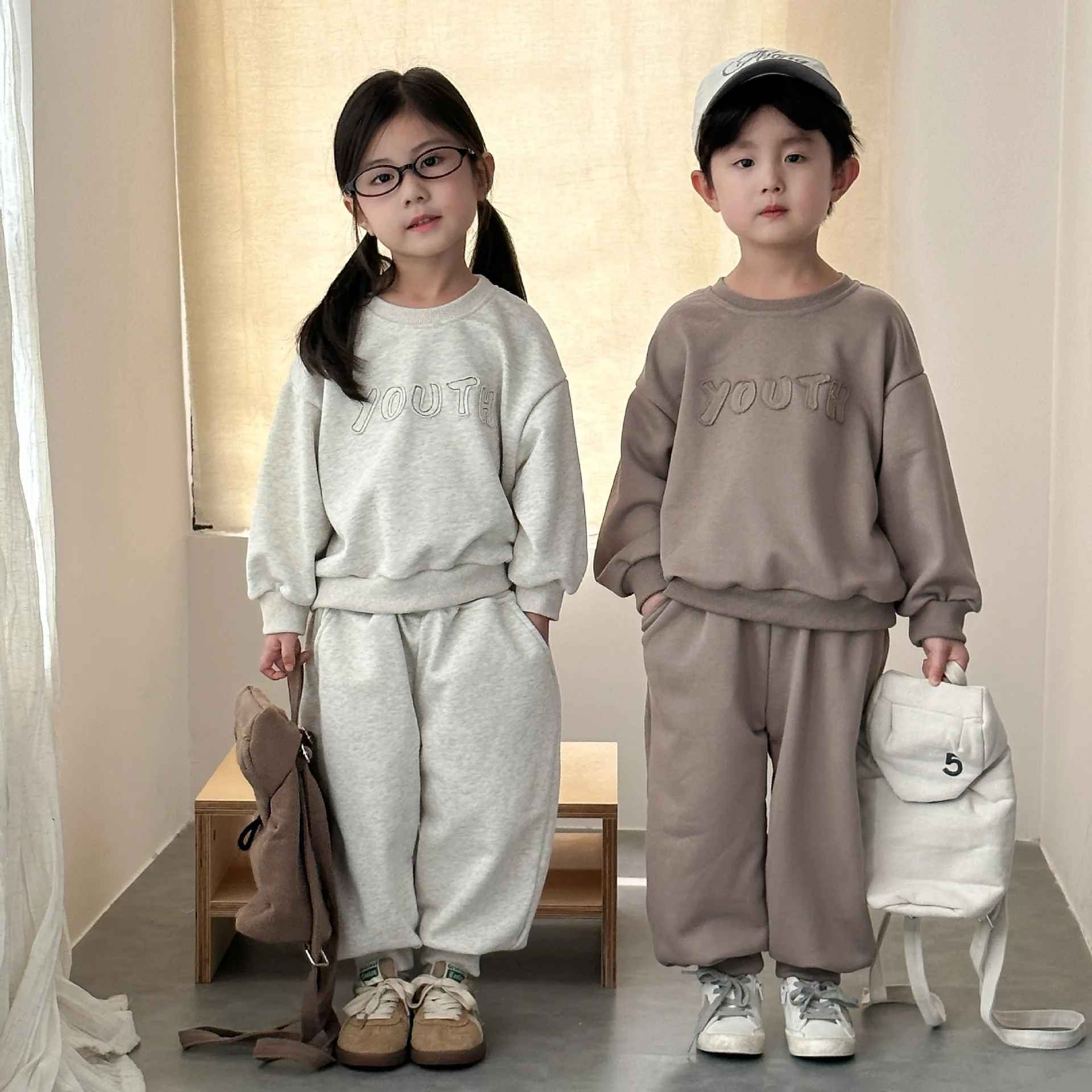 Conjuntos deportivos de otoño para bebés, sudadera con cuello redondo + pantalón de cintura elástica, conjuntos para niños pequeños, conjuntos informales simples de Color sólido para niños - imagen 2