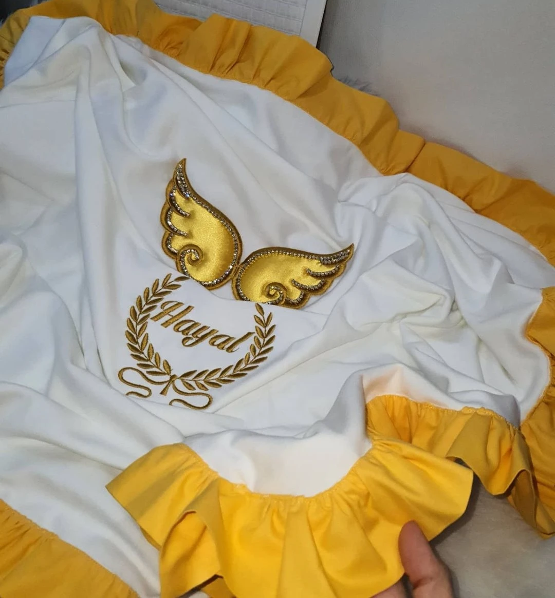 Dollbling, 10 Uds., trajes con alas, cualquier nombre, conjunto de regalo personalizado con bordado de madera dulce, pijamas para bebé, sombrero, vestido Ceremonial de bienvenida a casa - imagen 5