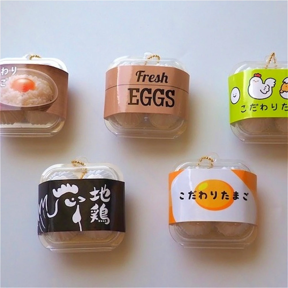 Juguetes de cápsula amarilla, lindo kawaii, huevo fresco en caja, cadena de bolas en miniatura, colgante, accesorios para casa de muñecas, figuras que se pueden abrir de yema extraíble - imagen 3