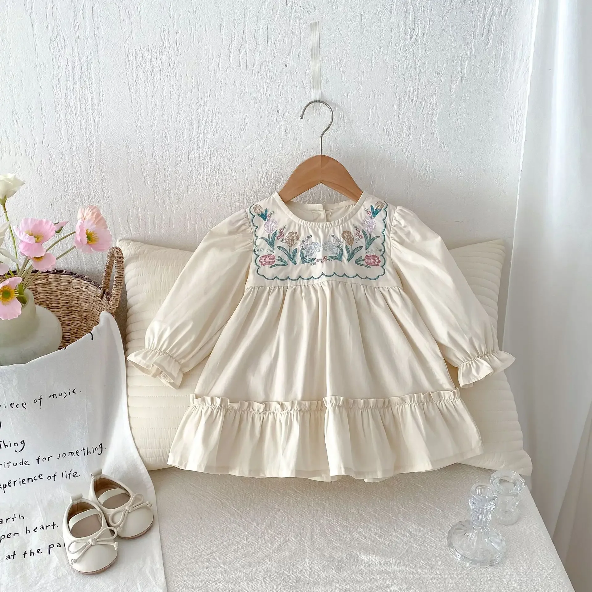 MILANCEL vestido princesa bordado para niña – mangas abullonadas - imagen 5