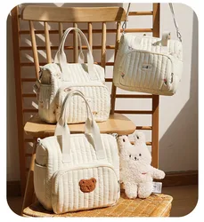 Bolsa de pañales bordada con oso – Muy práctica y espaciosa