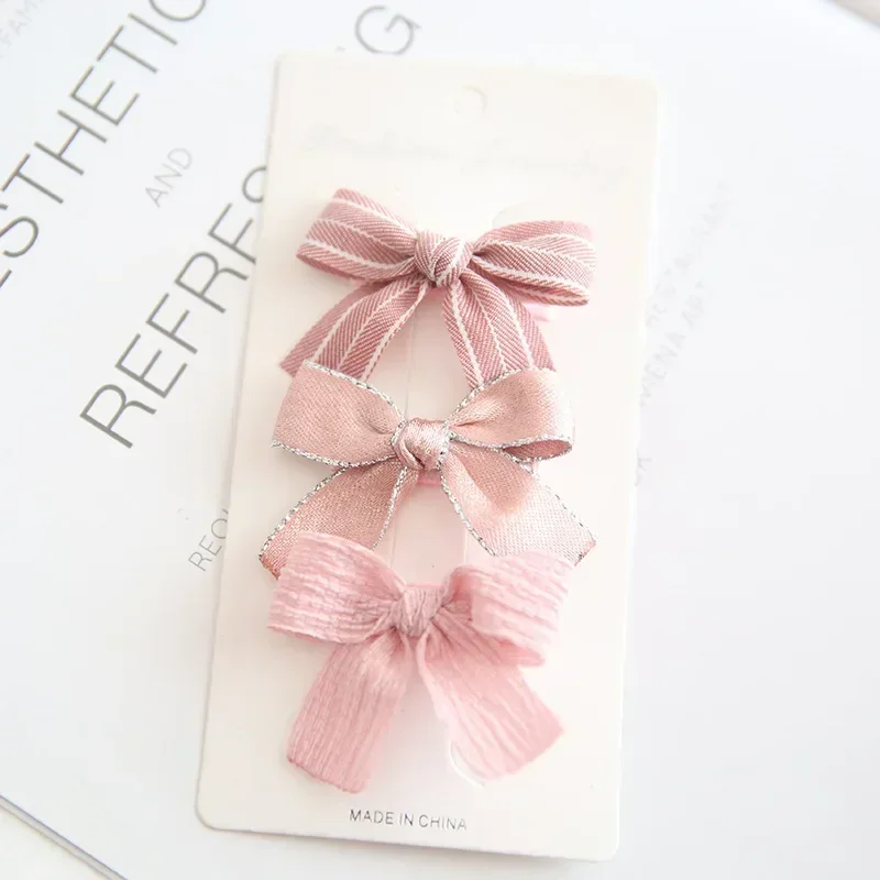 Lazos de terciopelo marrón para pelo bebé – Minimalistas con clip - imagen 4
