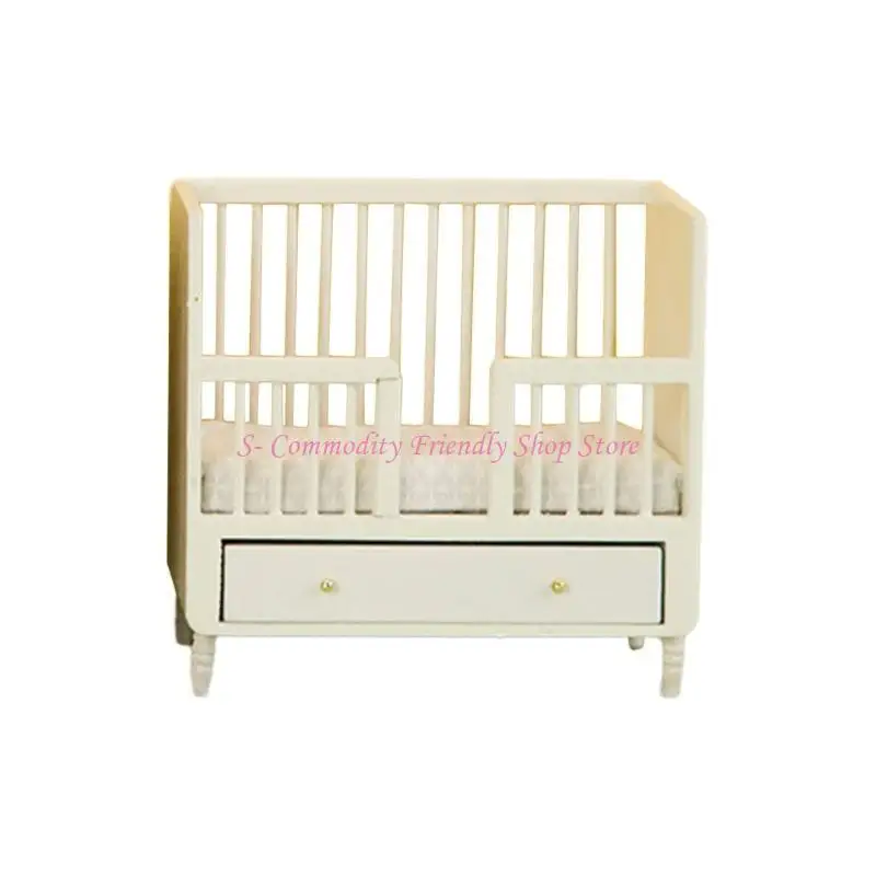 Minicuna de madera realista para casita de muñecas - imagen 2