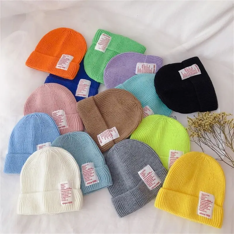 Gorro de punto liso para niños en color pastel