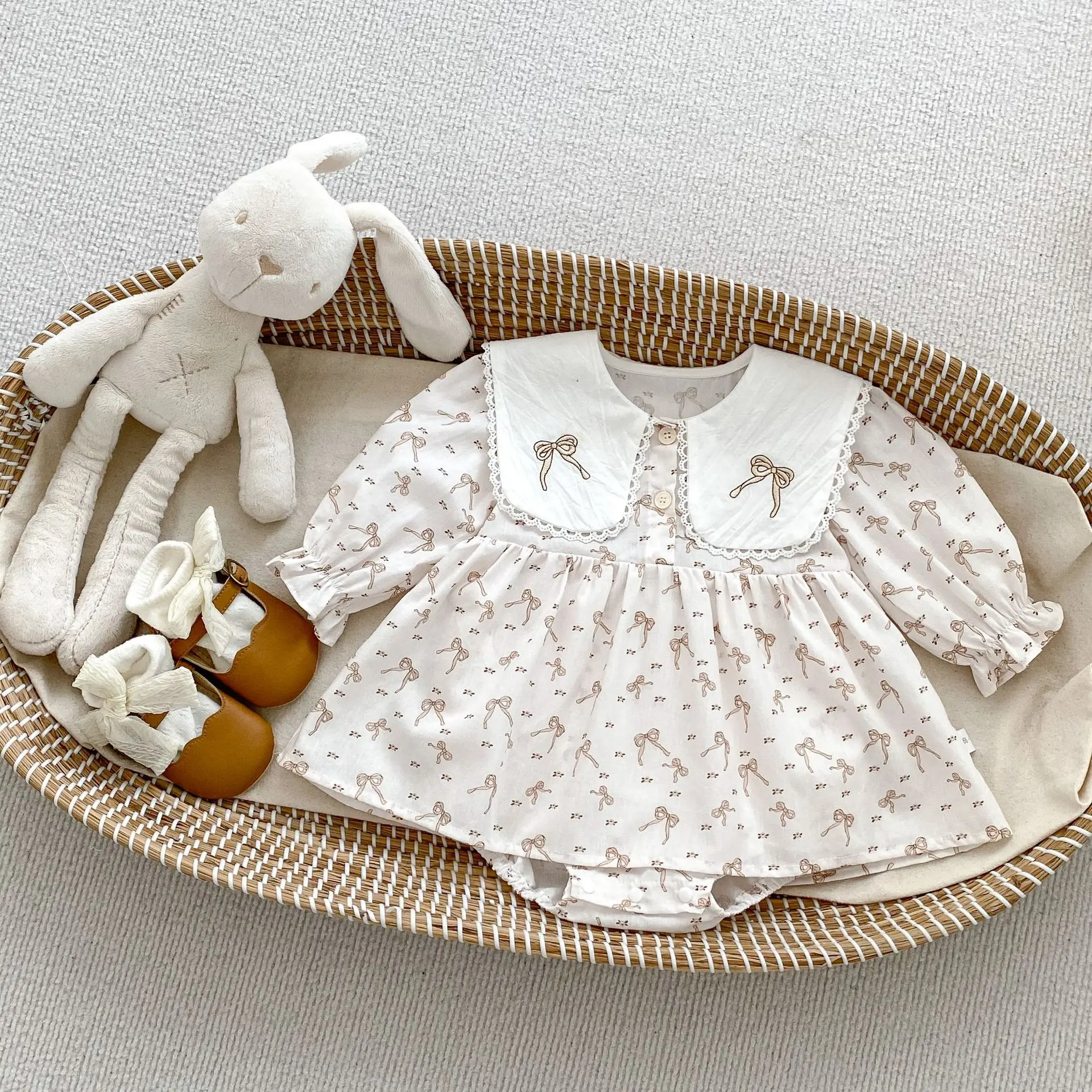 Ropa de primavera para bebé de 0 a 2 años, mono con solapa llena de estampado, bonito vestido de una pieza de manga larga para niño pequeño, vestido de 100 días - imagen 4