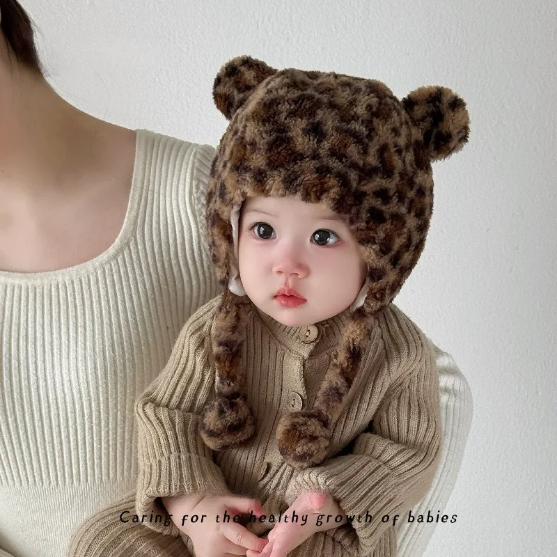 Gorro Lei Feng con orejas y estampado de leopardo bonito de estilo japonés: gorro grueso con forro polar y pompón, resistente al viento y cálido para niñas - imagen 5