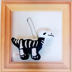 Qualia peluche dinosaurio tipo fósil tiranosaurio con colgante