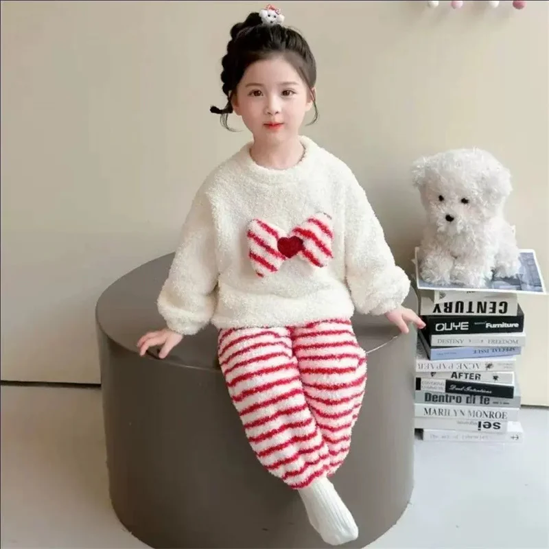 Pijama de invierno a rayas para niña con pajarita de lana - imagen 4