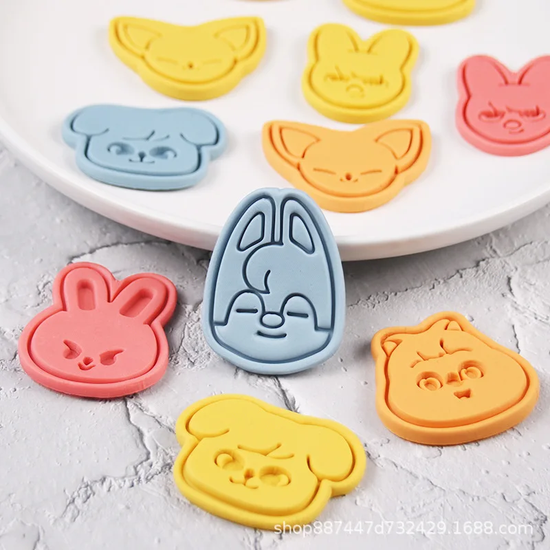 1/8 Uds. Herramienta bonita para galletas de Anime SKZ ooed accesorios de panadería de dibujos animados moldes creativos para galletas molde para hornear suministros de cocina regalos 2024 - imagen 4