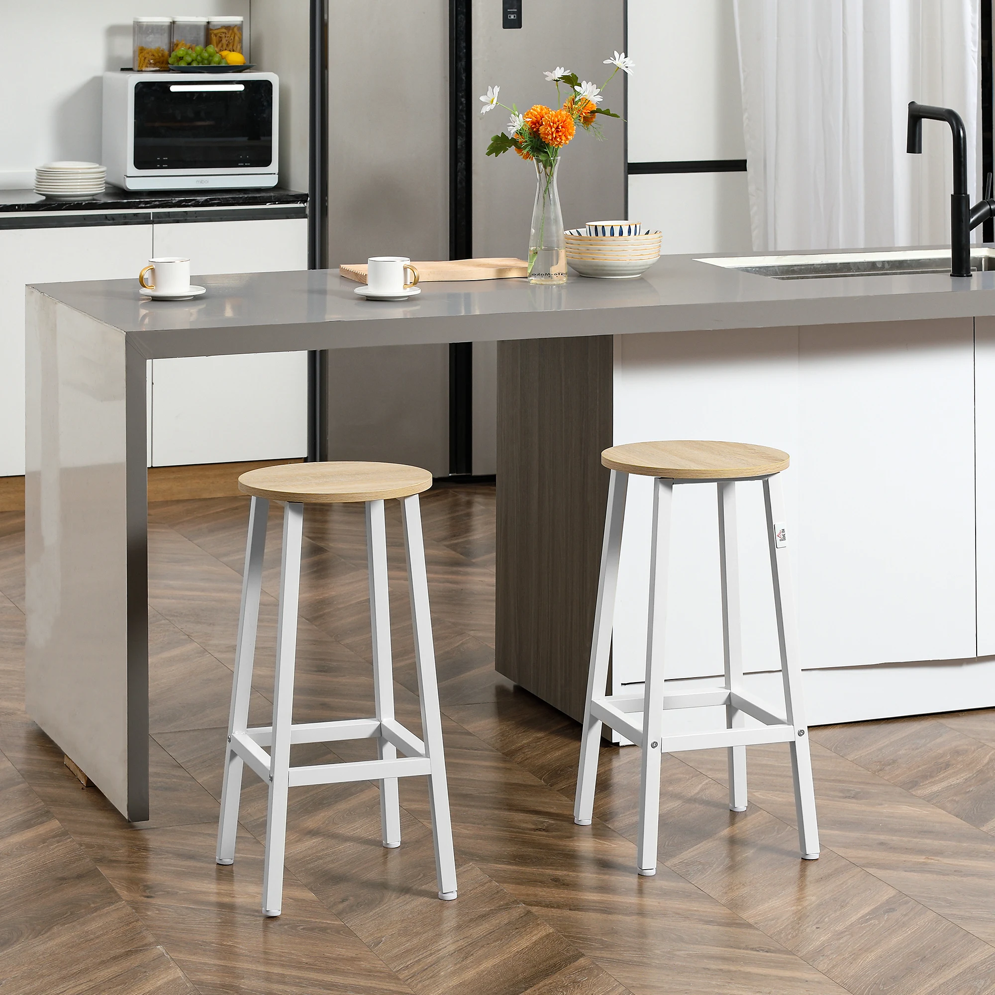 HOMCOM Juego de 2 Taburetes Altos de Cocina Taburetes de Bar con Patas de Acero y Reposapiés para Salón Comedor Bar Carga 75 kg 32,5x32,5x65 cm Natural y Blanco - imagen 2