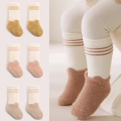 Calcetines de terciopelo coral para bebé – suaves y acogedores