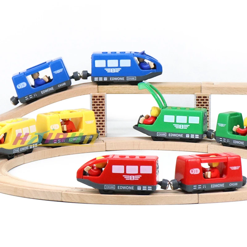 Tren eléctrico magnético con muñeca pequeña, juguete con ranura fundida, vía de madera, locomotora Compatible, tren de ferrocarril eléctrico para niños - imagen 3
